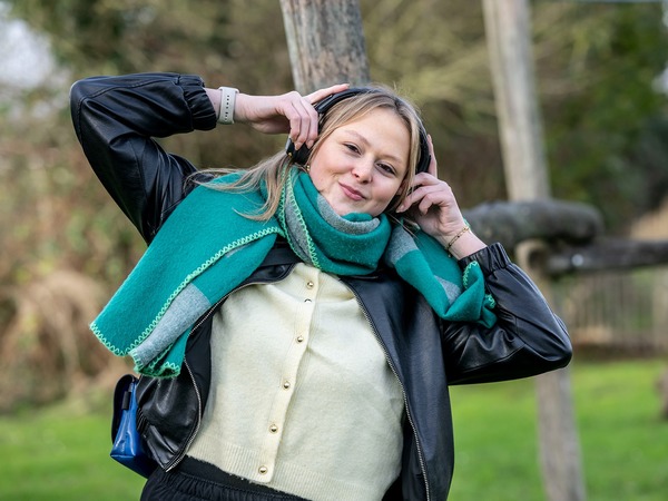 Winnares Elise die een jongerenfestival georganiseerd heeft